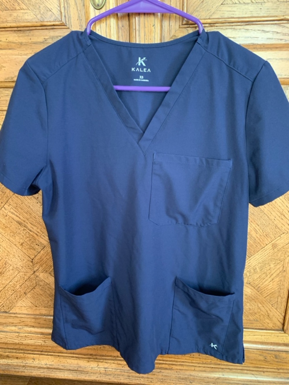 Women's Navy Short Sleeve V-Neck Scrub Top